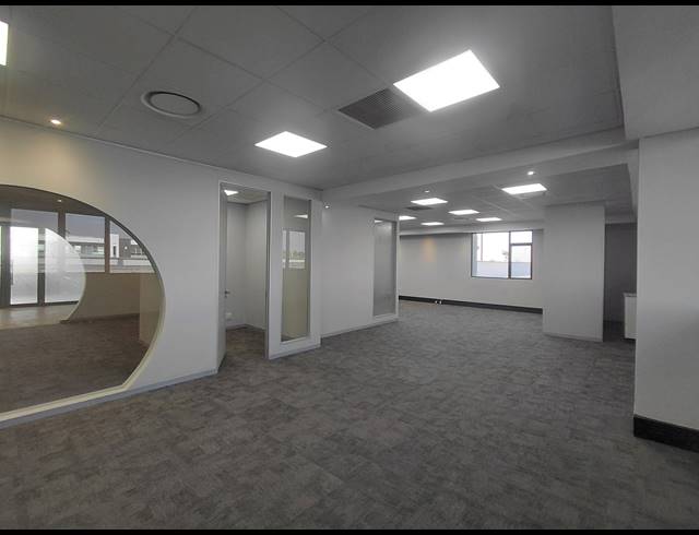 267M² OFFICE TO LET IN MAGALIESSIG